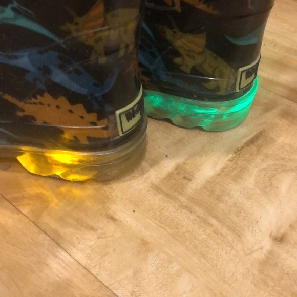 Rain boots - Picture 3 of 5